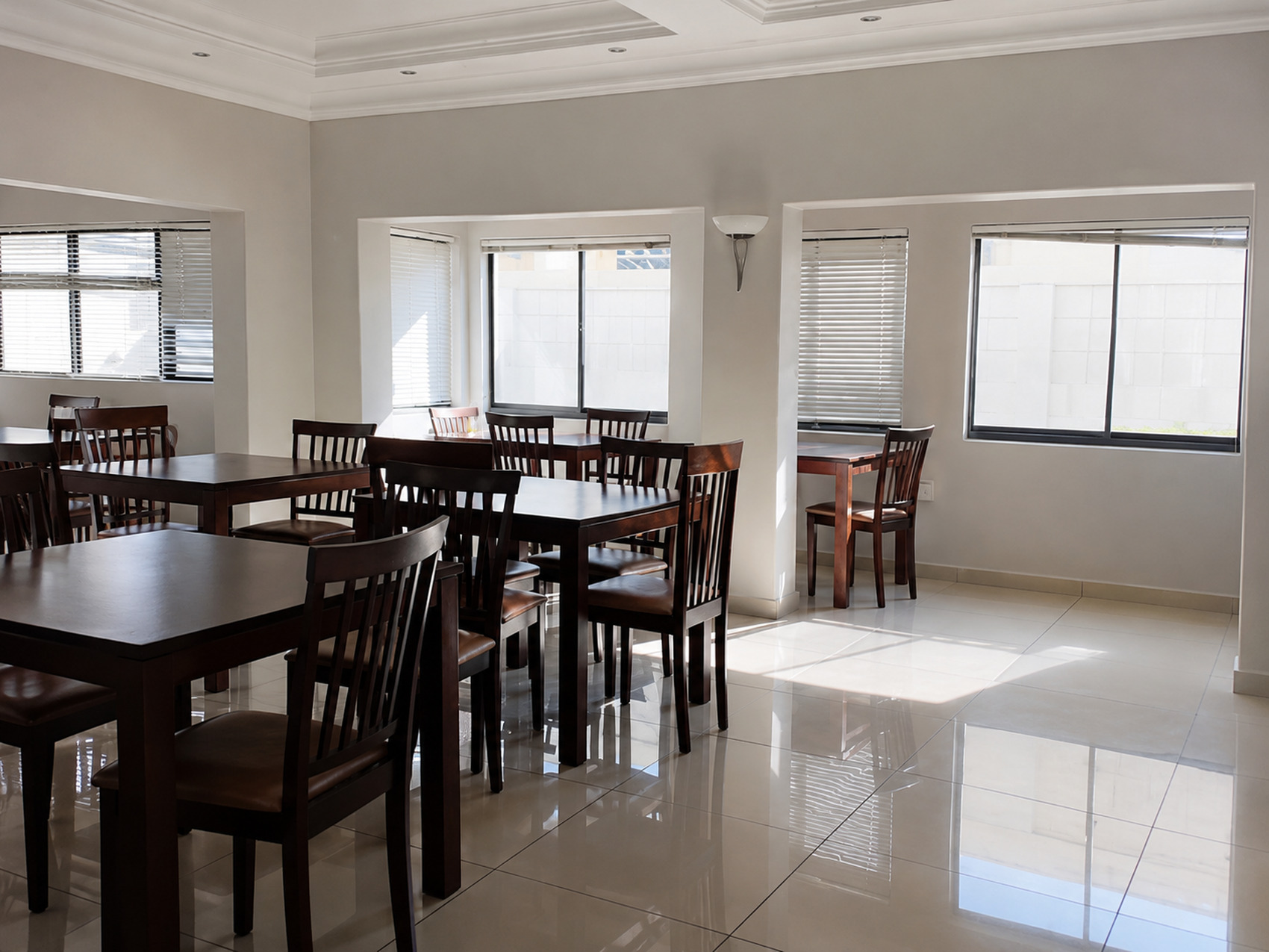 Le Pearl Boutique Hotel dining room
