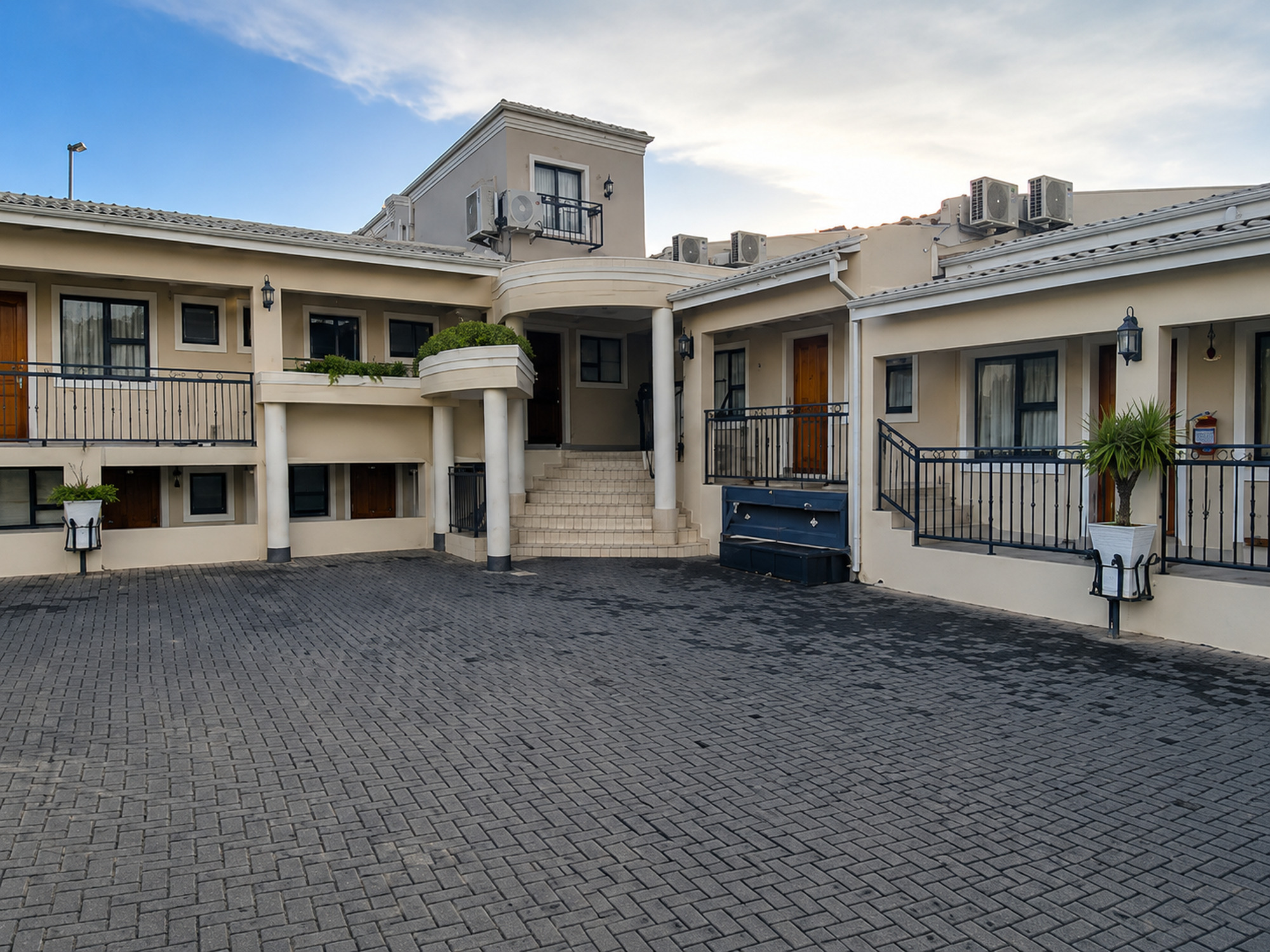 Le Pearl Boutique Hotel courtyard exterior in Mthatha